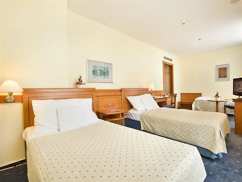 Ramada Prague City Centre 4*,